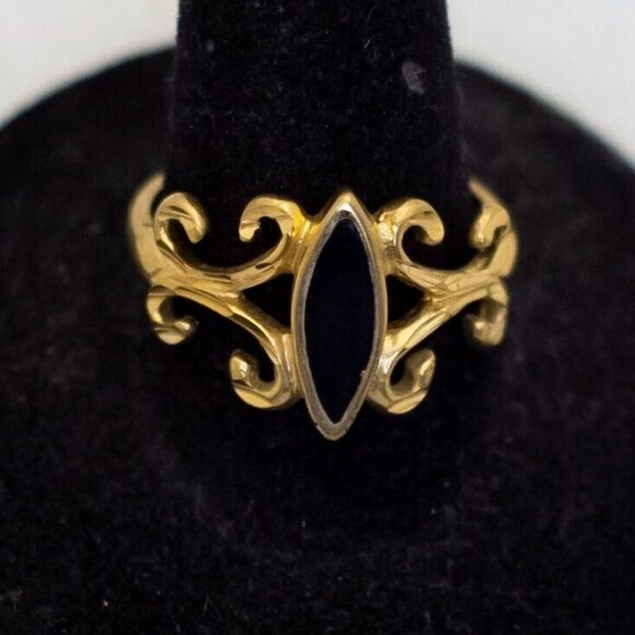 Size 9, Vintage Black Oval Gem Gold Tone Abstract Ring - T22 - Picture 1 of 3
